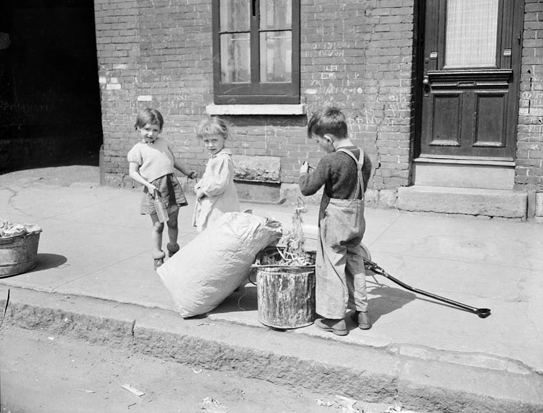 Kids cleaning up trash