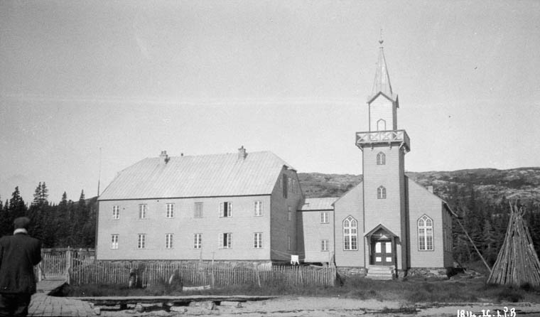 Église morave et école de la mission, Makkovik, Labrador, septembre 1926