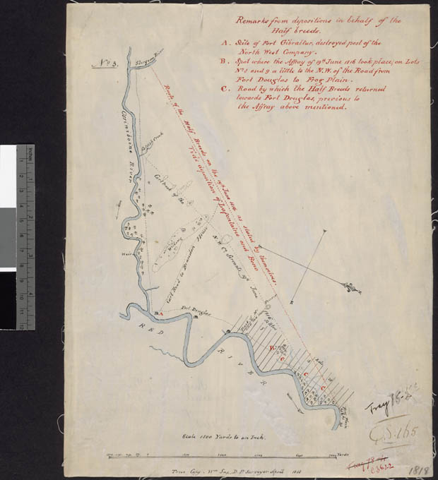 Carte sommaire de la colonie de la Rivière-rouge dessinée à la main sur du papier beige, avec des notes à l’encre rouge dans le coin supérieur droit. La rivière Rouge est représentée en bleu; les routes et d’autres détails de la colonie sont en noir.